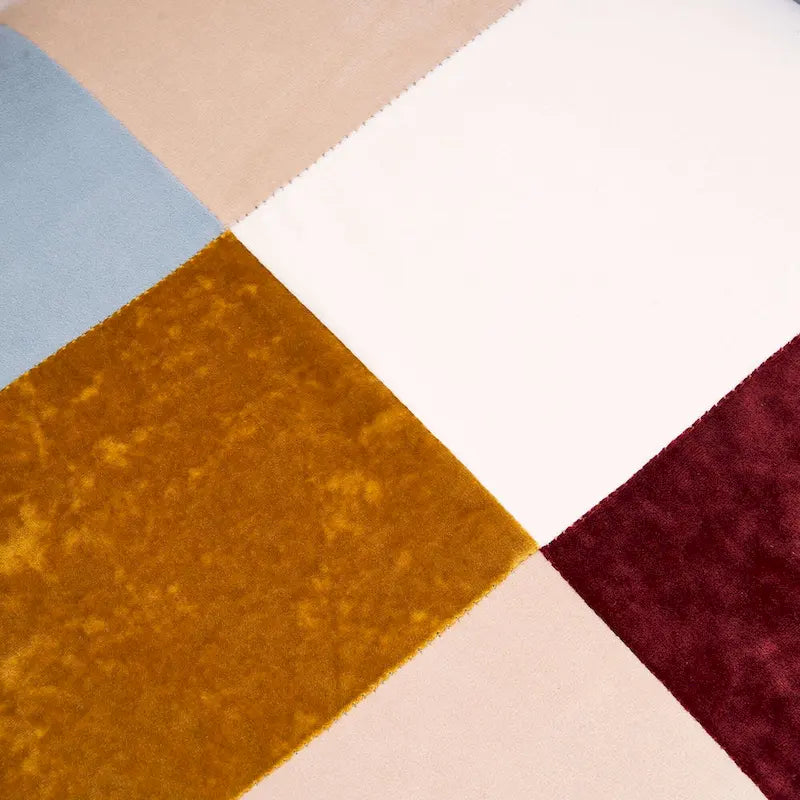 Fauteuil d'appoint dossier haut gris / patchwork – Micro tissu d'ameublement façon lin, pieds en bois d'hévéa, siège individuel