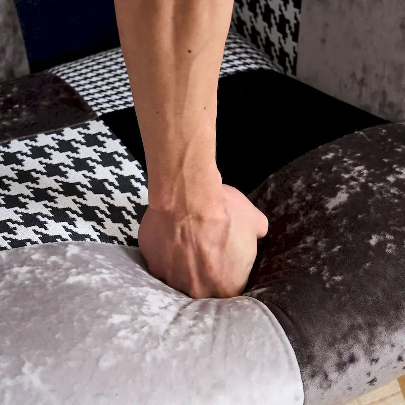 Fauteuil d'appoint dossier haut gris / patchwork – Micro tissu d'ameublement façon lin, pieds en bois d'hévéa, siège individuel