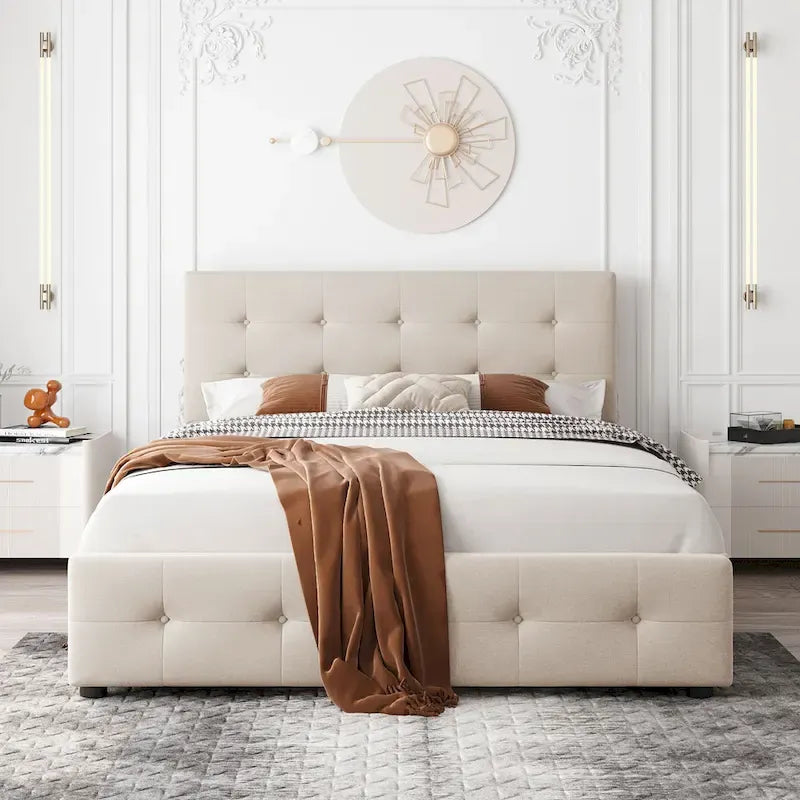 Lit Queen size plateforme en lin beige rembourré avec tête de lit capitonnée et 4 tiroirs — Pour 2